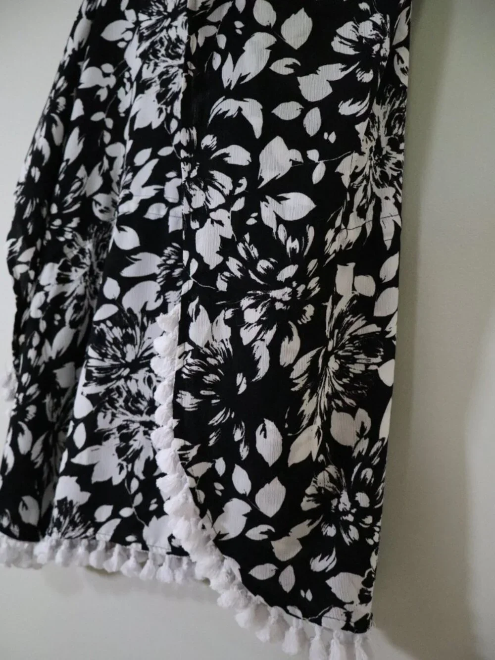 Black and White Floral Swimsuit Cover Up with Tassels, Susan Graver size M - Picture 5 of 7